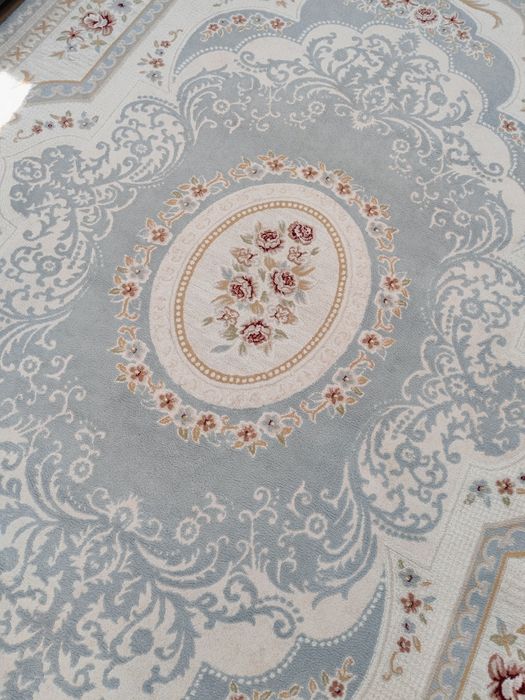 Продам чистые, светлые ковёры не дорого.