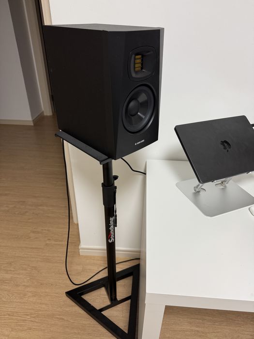 пара Adam Audio T5V