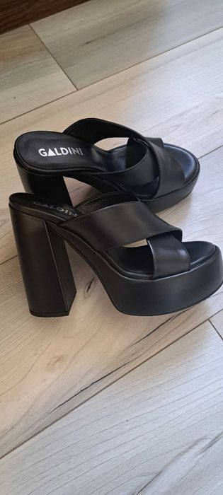 Galdini - елегантни черни дамски чехли от естествена кожа