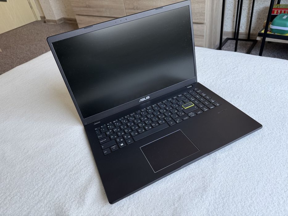 лаптоп ASUS E510MA