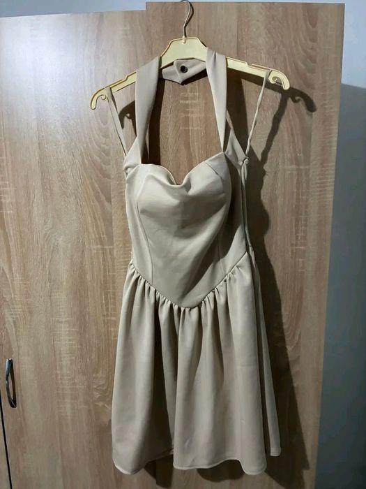 Продават се рокли!