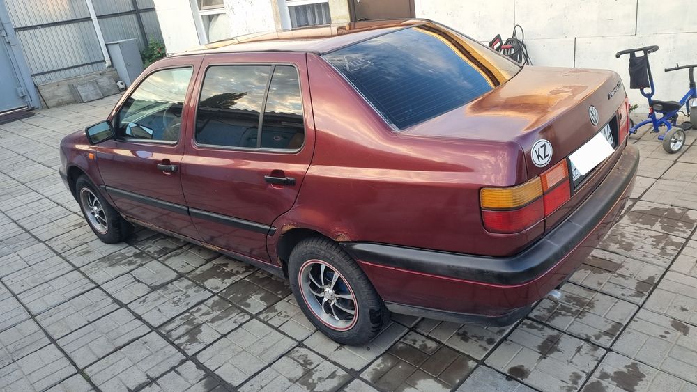 Продам машину Volkswagen vento