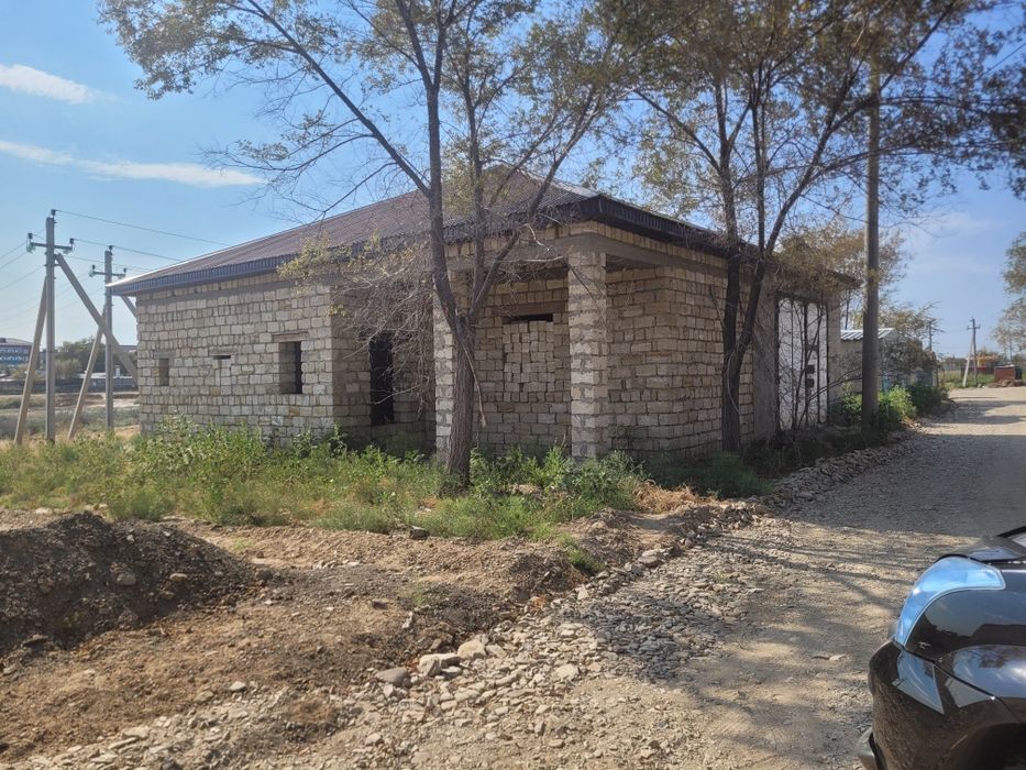 Здание сатылады баня-гараж