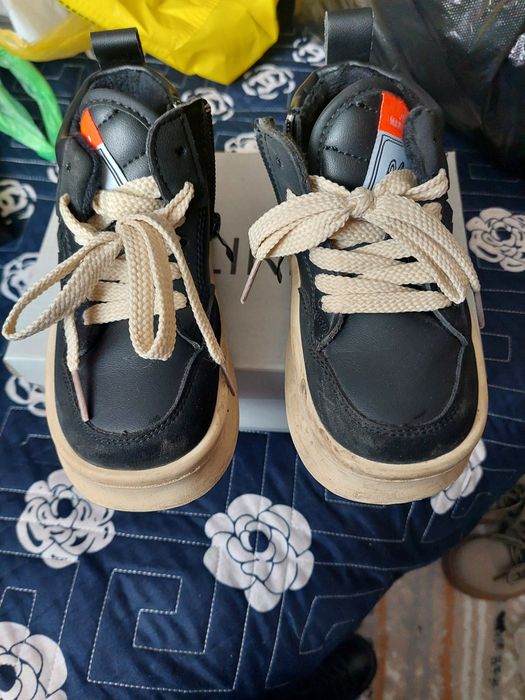 Продам обувь на мальчика.