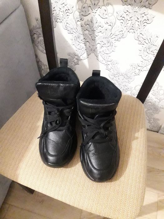 Продам зимние ботинки.размер 38