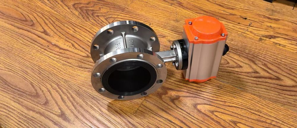 Затвор дисковый с пневмоприводом.