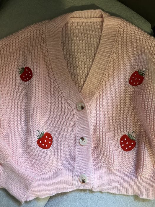 Нова розова жилетка с ягодки