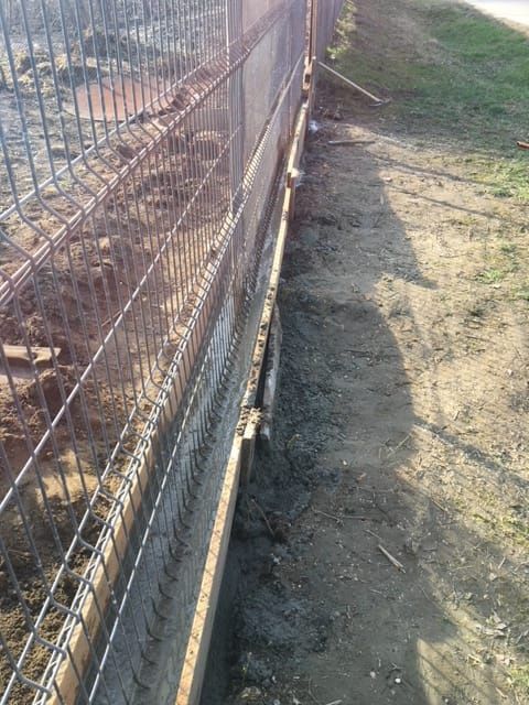 Executăm garduri și porți împrejmuiri terenuri orice model