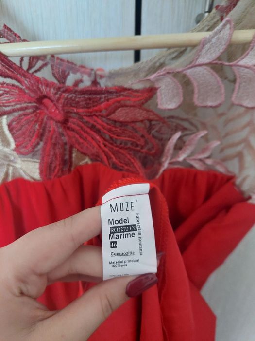 Rochie eleganta Moze rosie cu broderie florala marimea 46 purtata o singura data