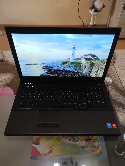 Лаптоп за работа и игри