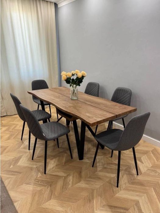 Продам новые стол и стулья
