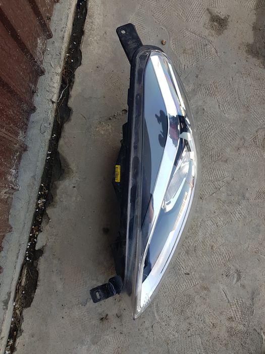 Far stanga ford fiesta mk8