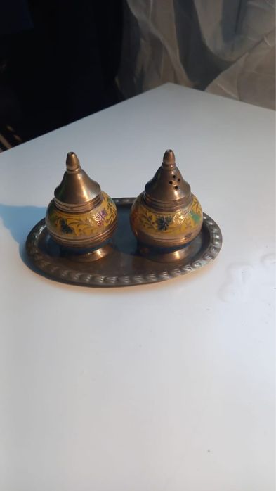 Солонка и перечница