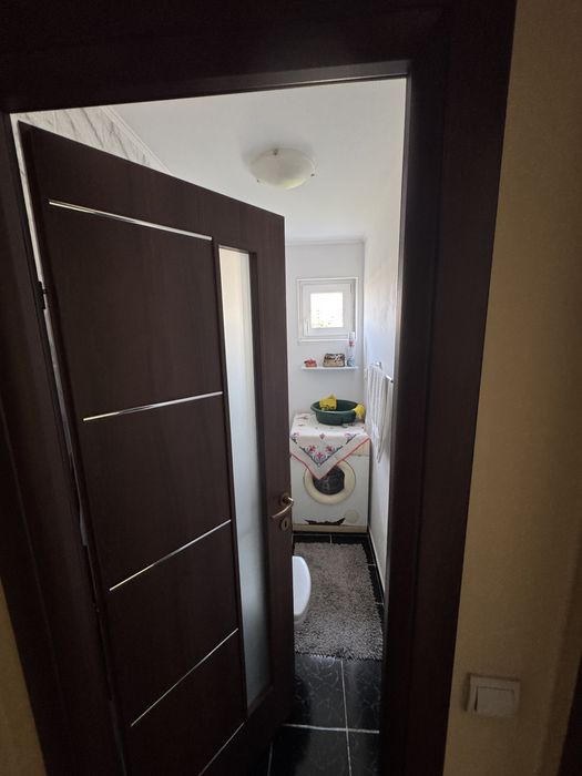 Ofer spre vanzare un superb apartament cu 3 camere !!!