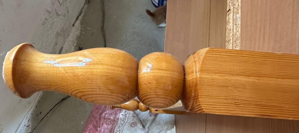 Напольный круглый стол