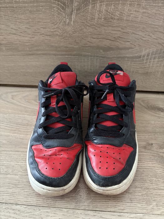 Nike Dunk вьв черно-червени цвят