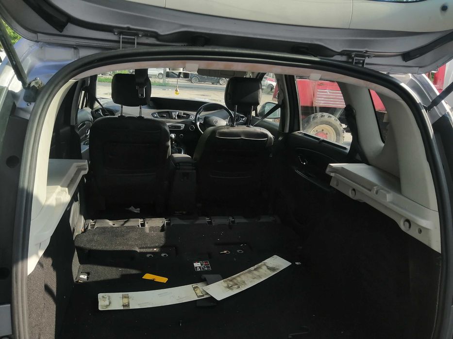 Dezmembram Renault Scenic