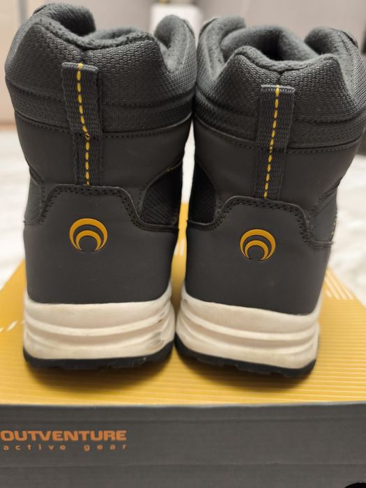 Продам осенние ботинки