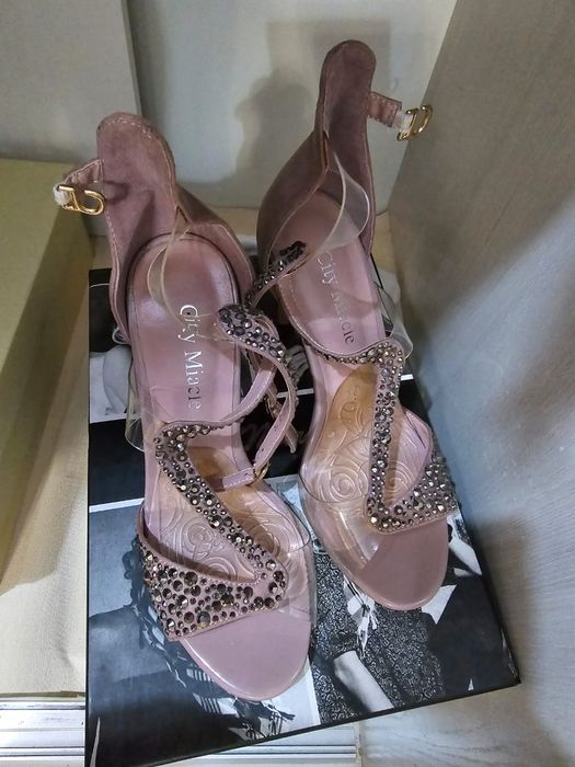 Очень красивые босоножки