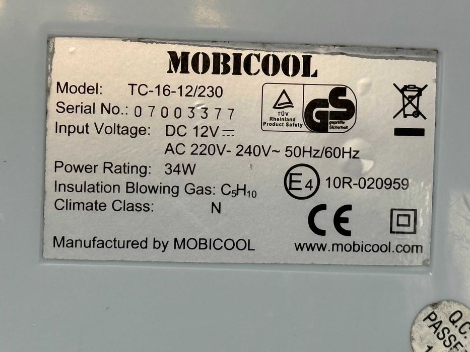 Хладилна чанта MOBICOOL 12V и 220V 26L
