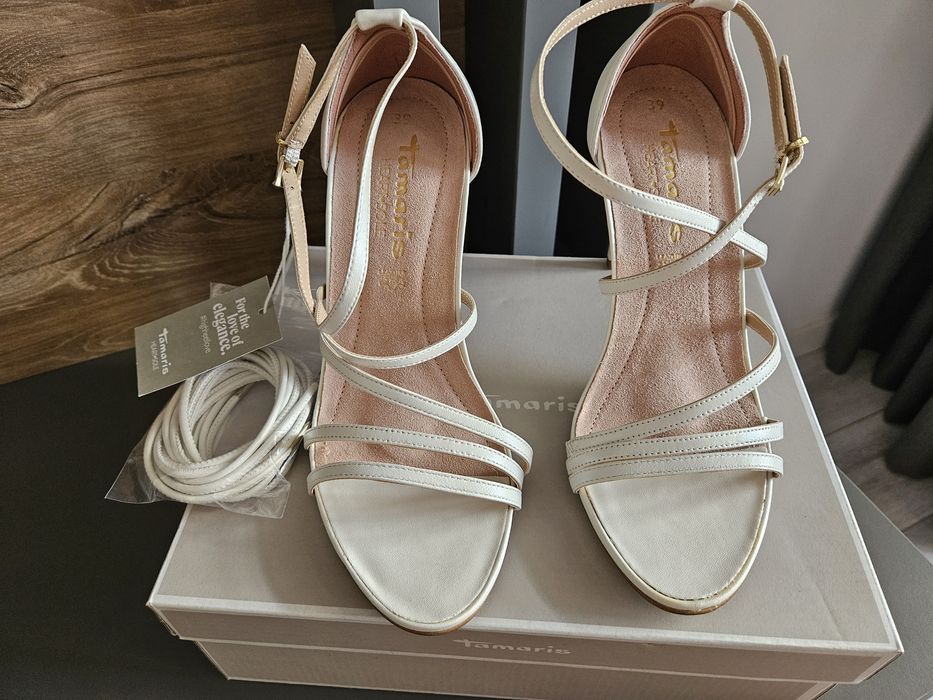 Sandale albe Tamaris