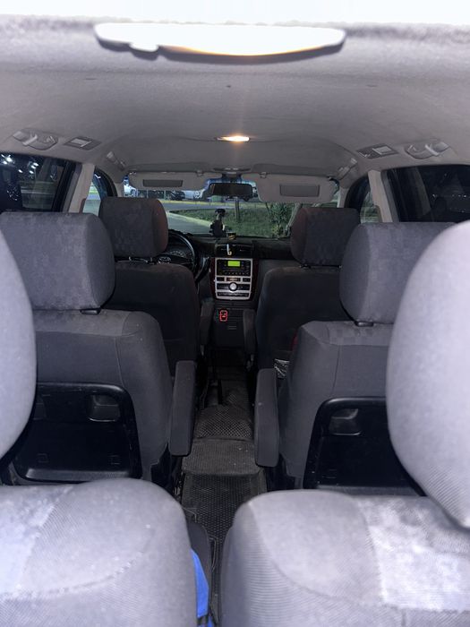 Toyota. Avensis  verso.