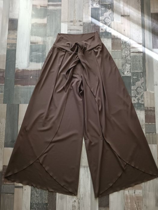 Zara панталон с ефектни крачоли