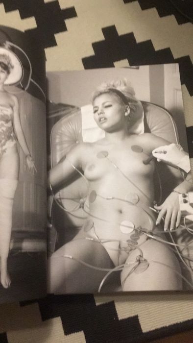 Rose c'est Paris album semnat Bettina Rheims, Serge Bramly, TASCHEN