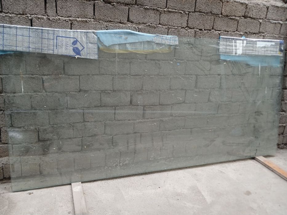 Akfa oyna 1.5x3razmerdan 2dona bor