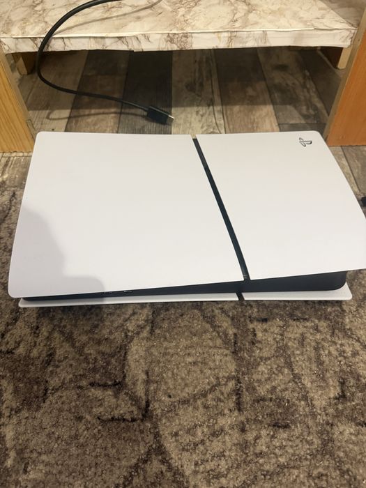 Vand PS5-1tb cu doua manete plus Fc26