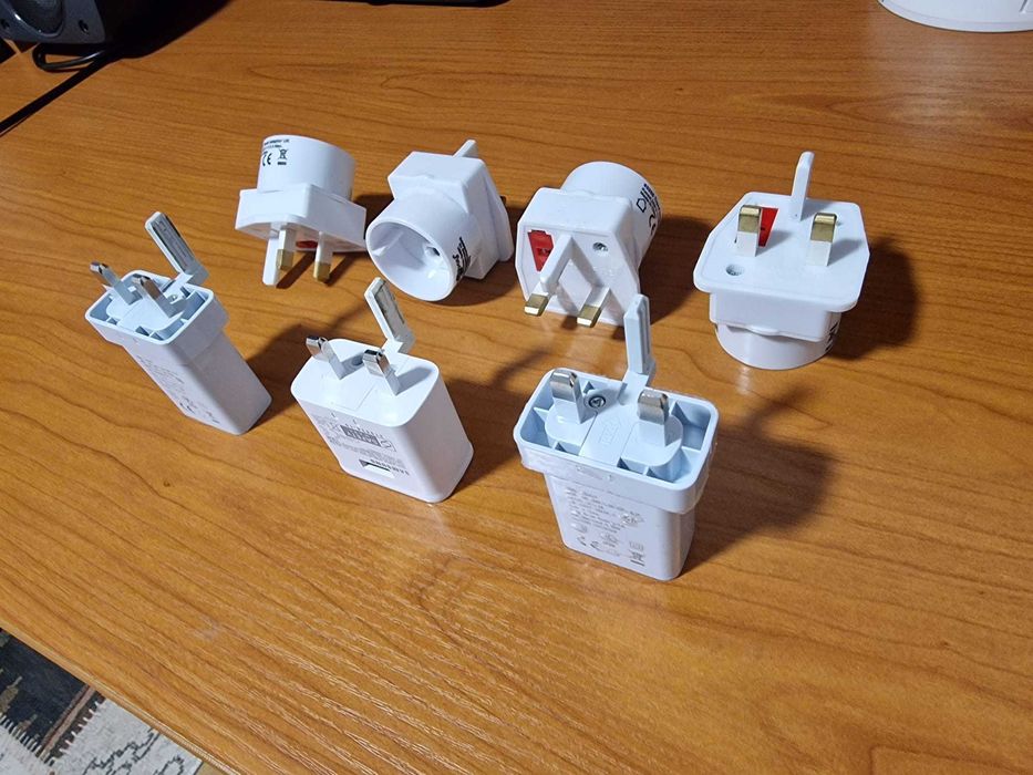 Adaptoare alimentatoare priza UK Anglia Arabia etc