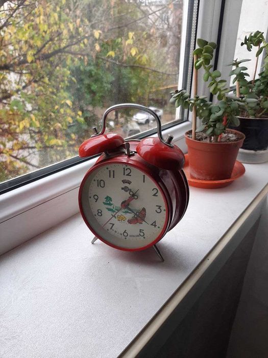 часы настольные цена за три штуки см.фото