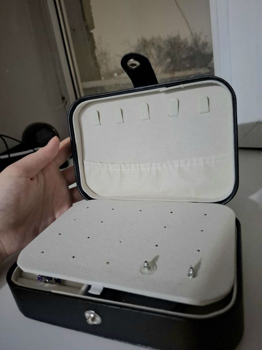 Шкатулка для украшении