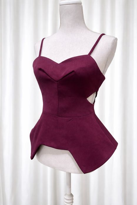 Top gen corset decupat in parti