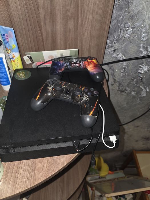 Продам Sony PlayStation 4 Slim 1ТБ