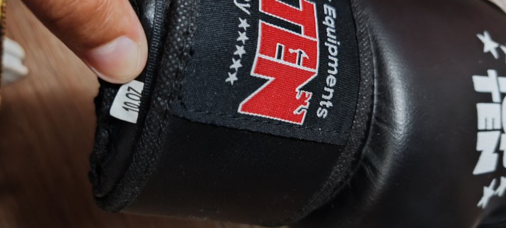 Продам боксерские перчатки