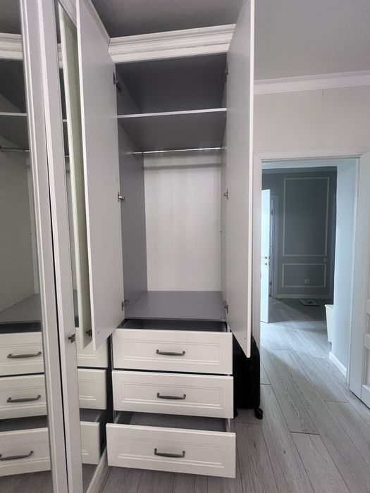 Продам шкаф уголок из МДФ