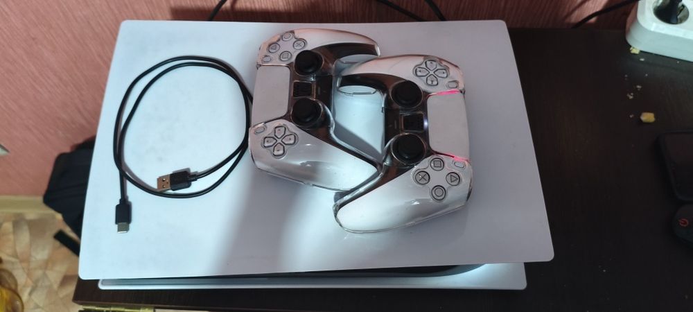 Продаётся PS5 в отличном состояний