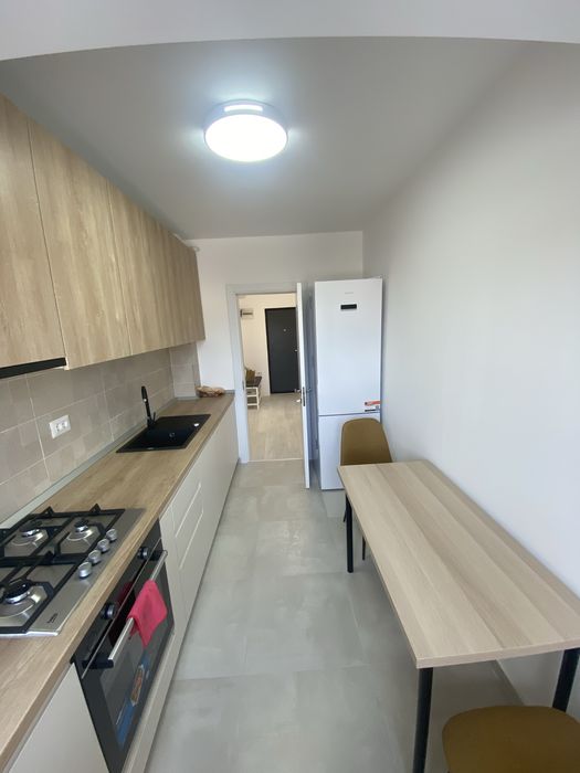 Închiriez apartament cu doua camere.