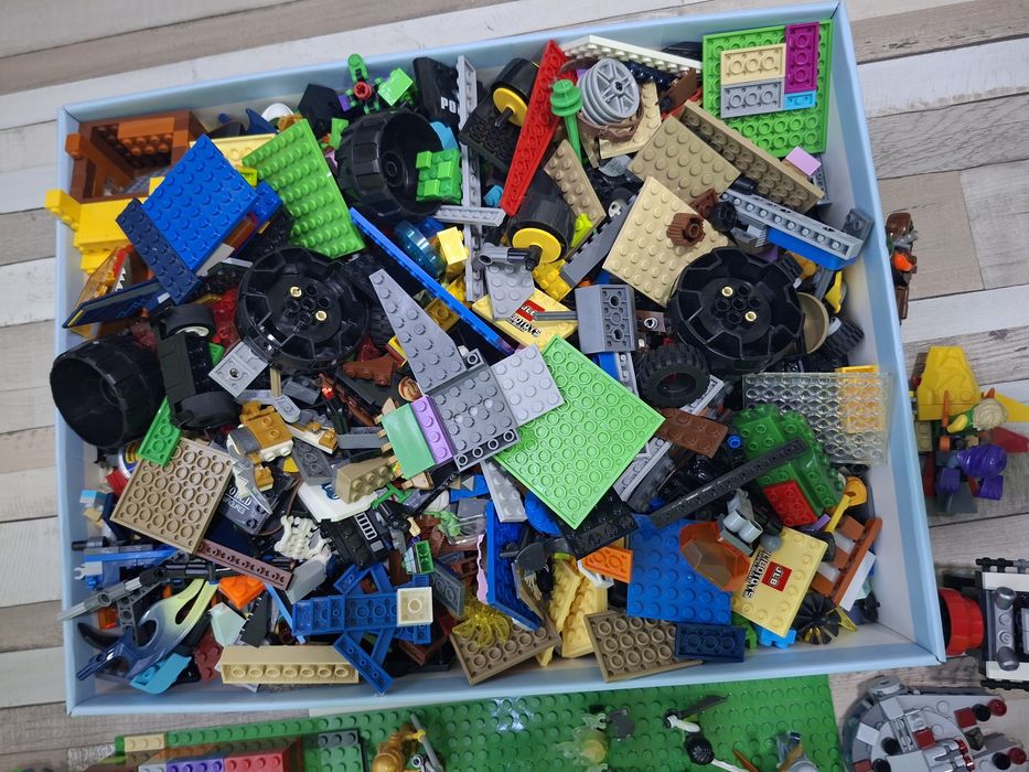 Голям лего лот с платформа за редене