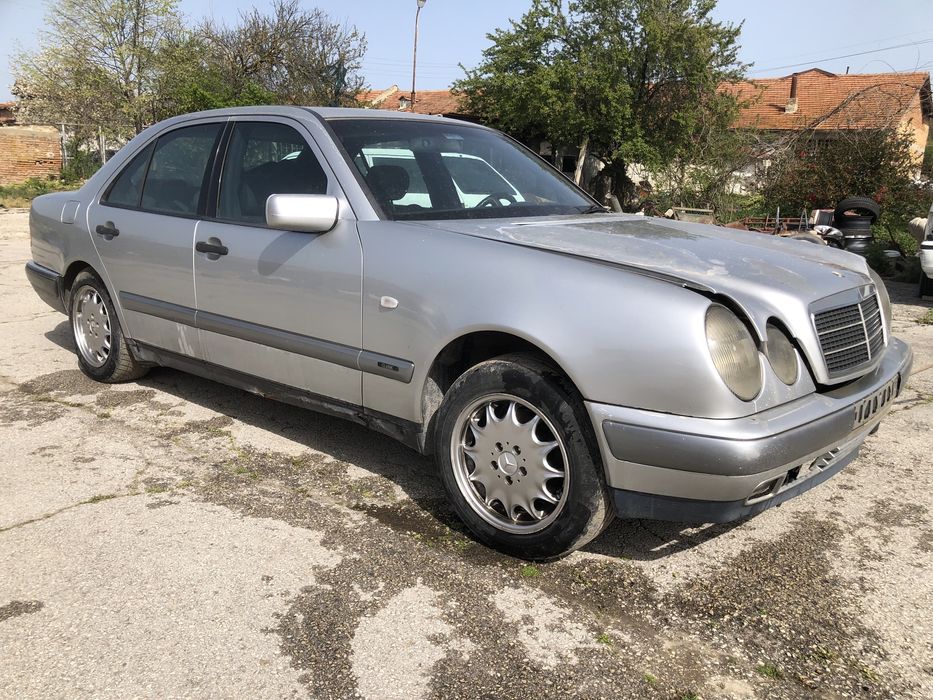 Мерцедес Е 2.9 на части