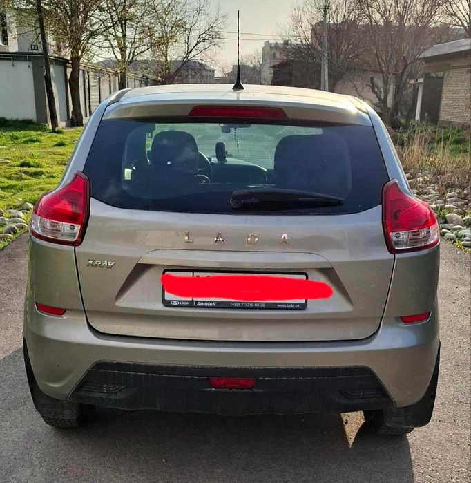 Продаётся Lada XRay 2019 года 1.8 автомат коробка