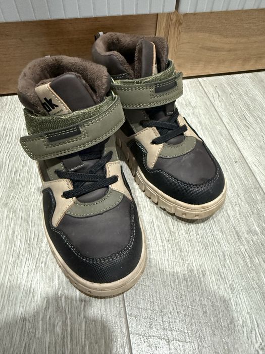 Продам детскую обувь