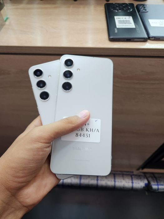 Samsung S24+   .