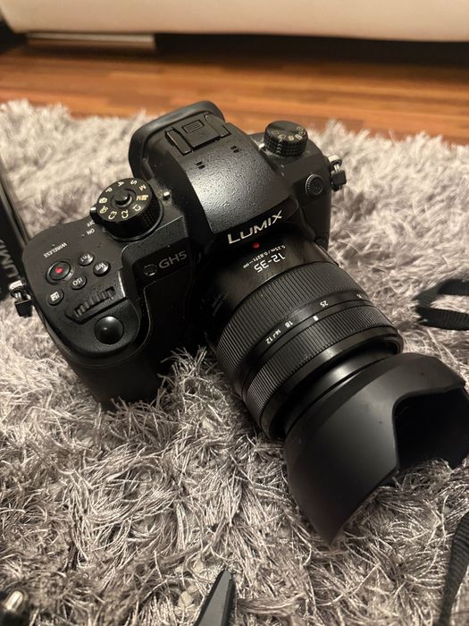 Panasonic Lumix GH5 + 12-35mm f/2.8 + 12-60mm + accesorii FULL KIT