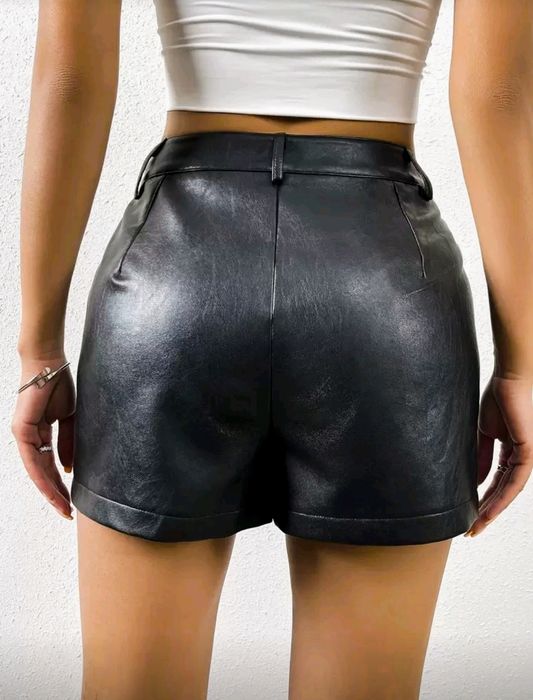 Нови кожени къси панталони размер S/XS