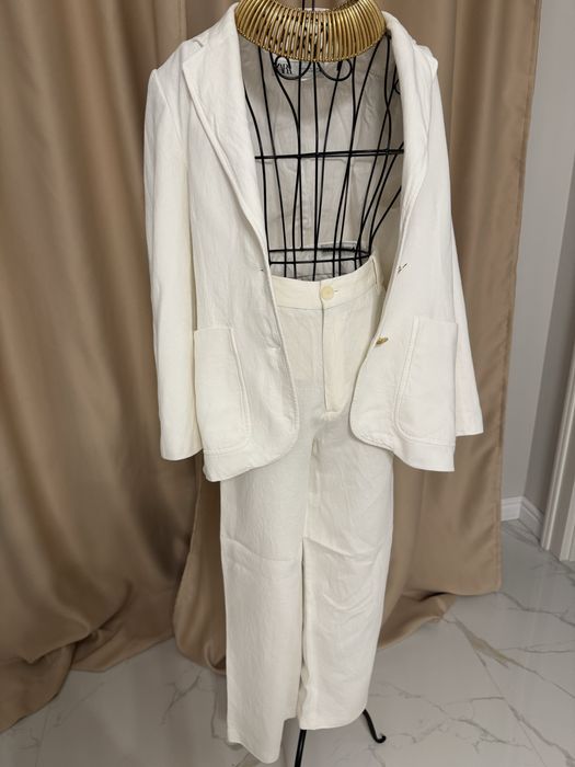 Бял костюм Zara дънков , сако и панталон