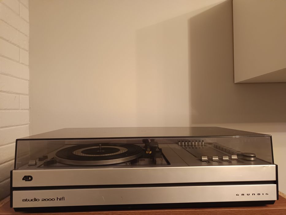 Грамофон GRUNDIG Studio 2000 hi fi