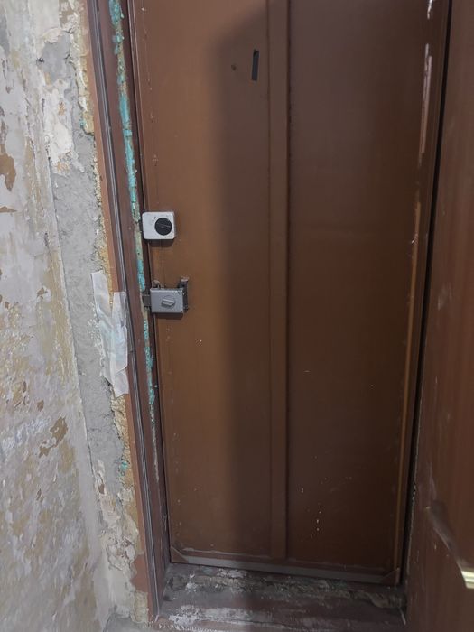 Срочно Продам железную дверь