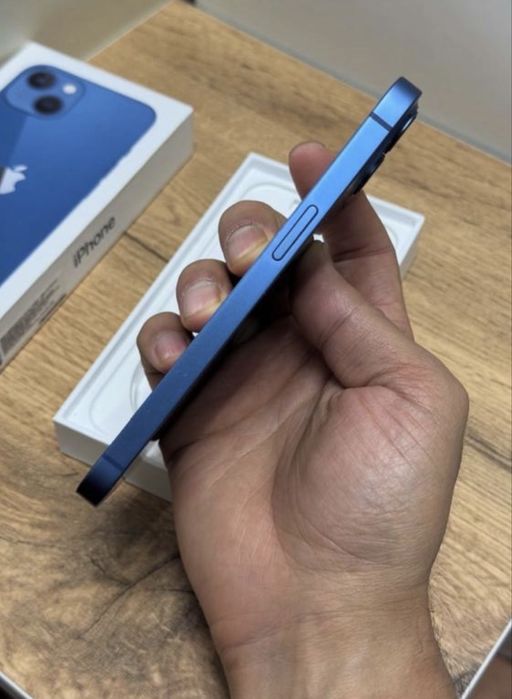 Продаю айфон 13